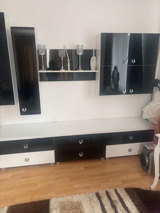 Vand mobila living si canapea