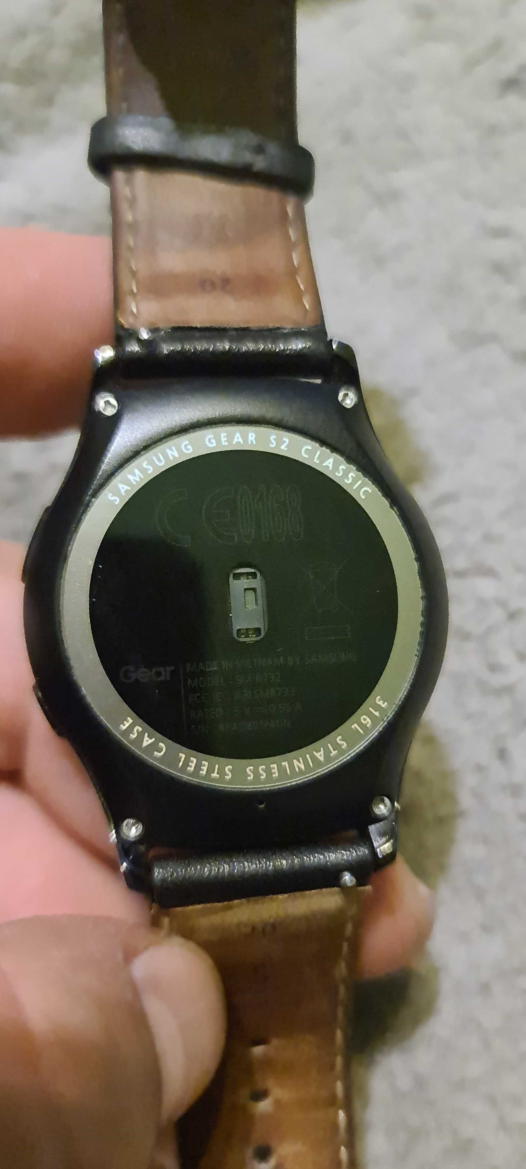 Смарт часовник Samsung Gear S2