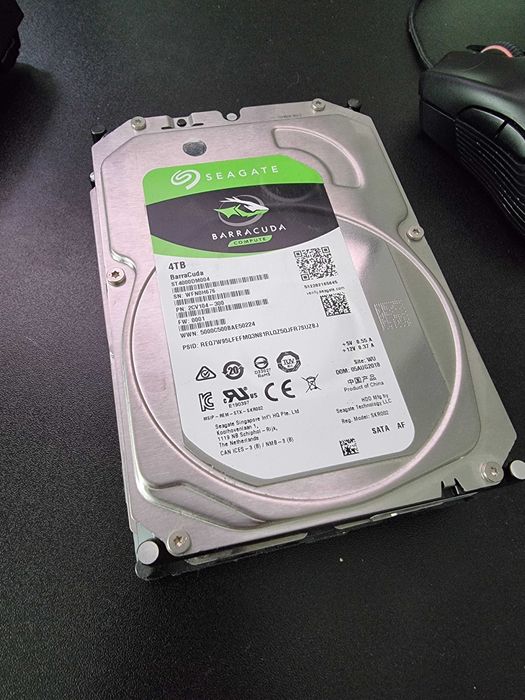 2x HDD Seagate BarraCuda 4TB, 5400rpm, 256MB cache, SATA-III