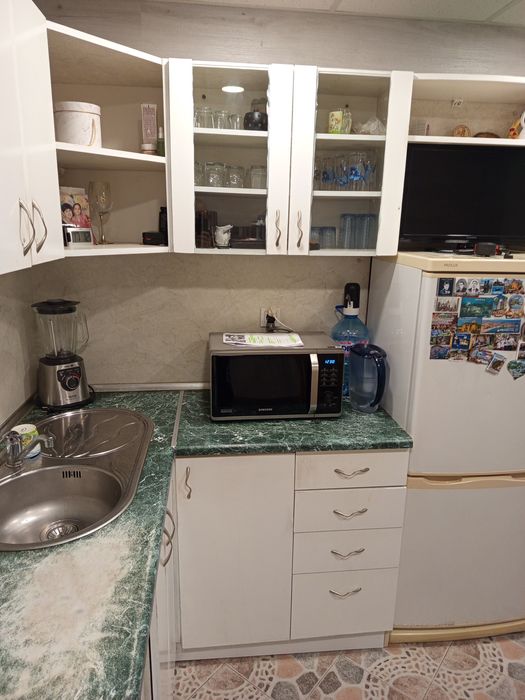 Кухня+хладилник -фризер