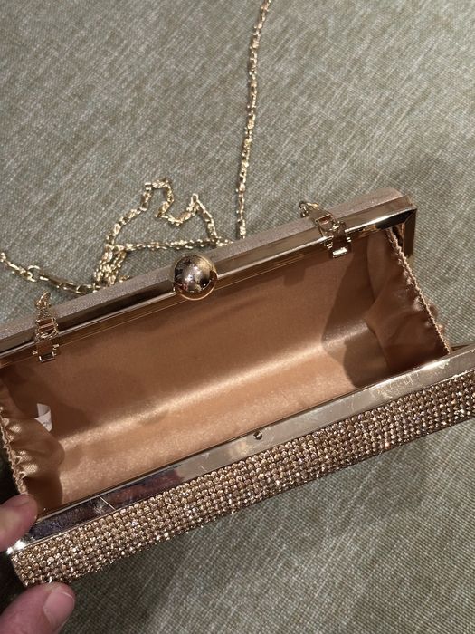 Клатч золотистый со стразами