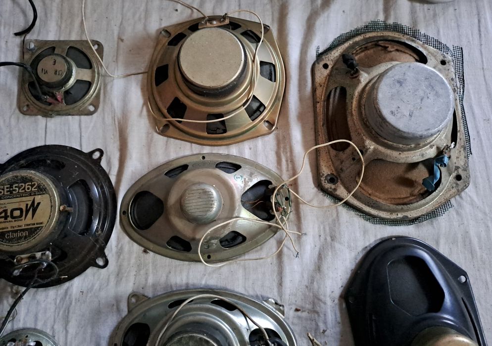 13 difuzoare diferite marimi