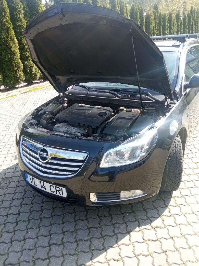 Vând Opel insignia 2011