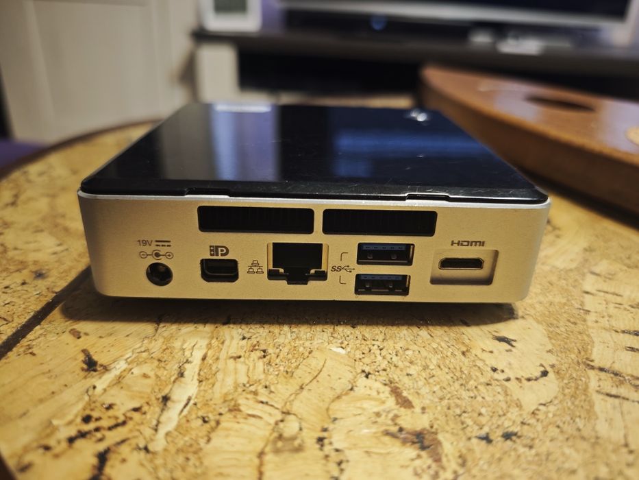 Intel NUC i3 gen 5 SSD Wi-fi Bluetooth 8GB RAM