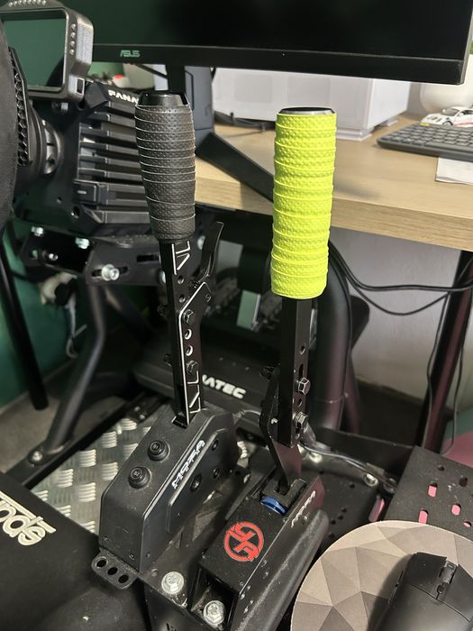 Шифтър и ръчна спирачка на Moza