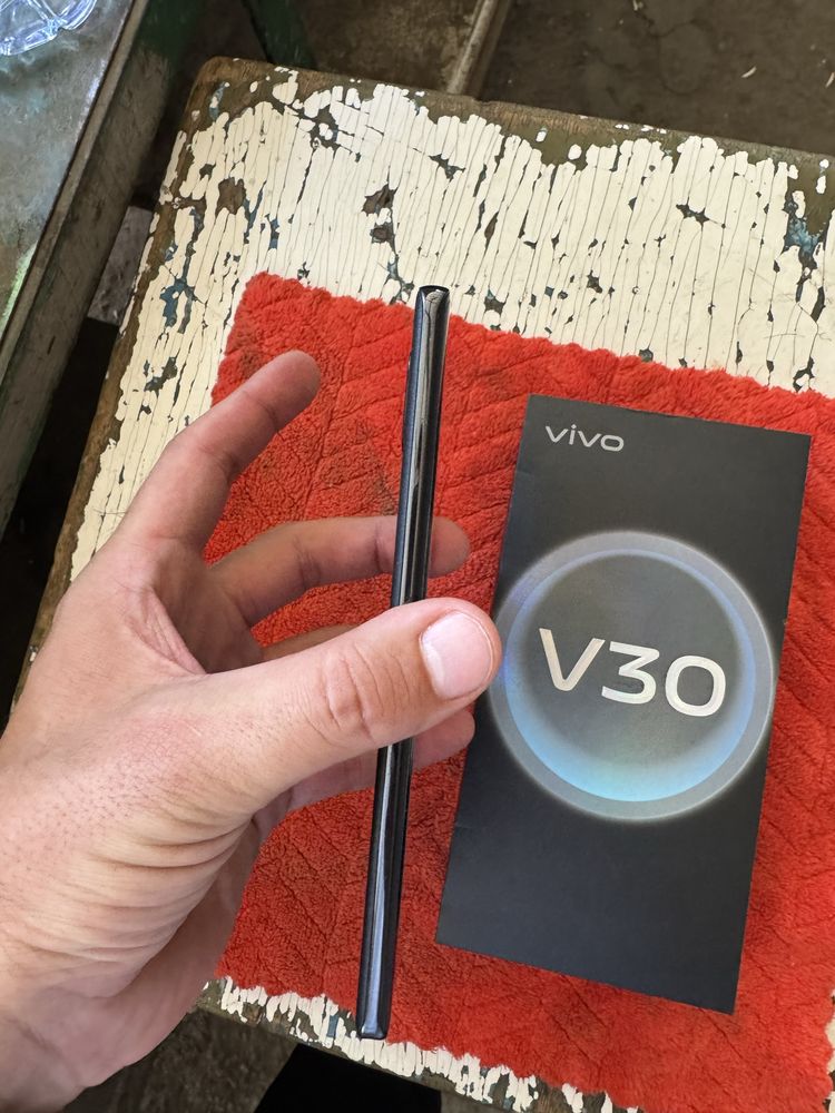 vivo v30 pamit 12.256g holati yengidek karopka ful kamplekt