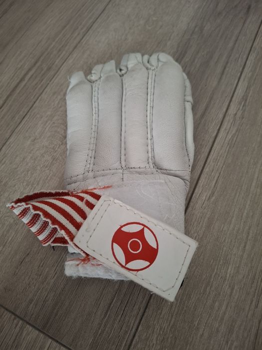 Перчатки колбасы