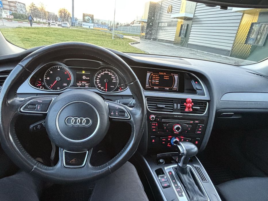 Audi A4 B8.5 S-LINE 2.0TDI 143c.p Automat 8+1 Full led
