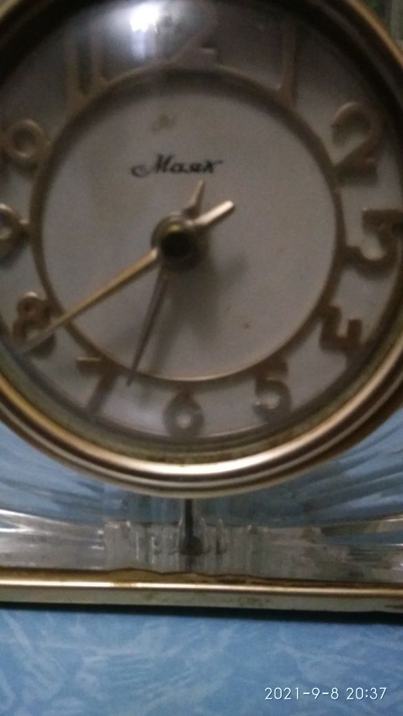 продам часы МАЯК настольные 65 год