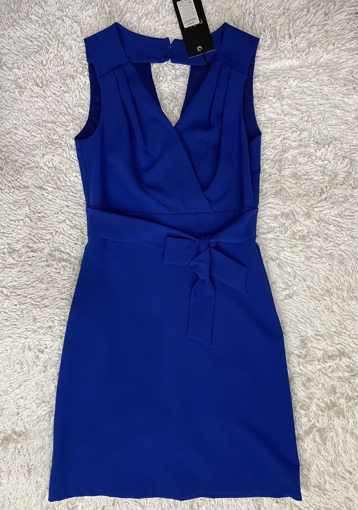 Дамска синя рокля.