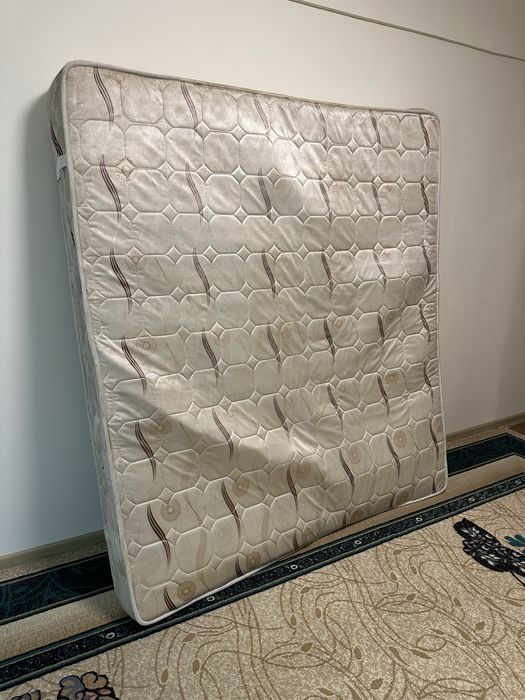 Матрас старый жесткий