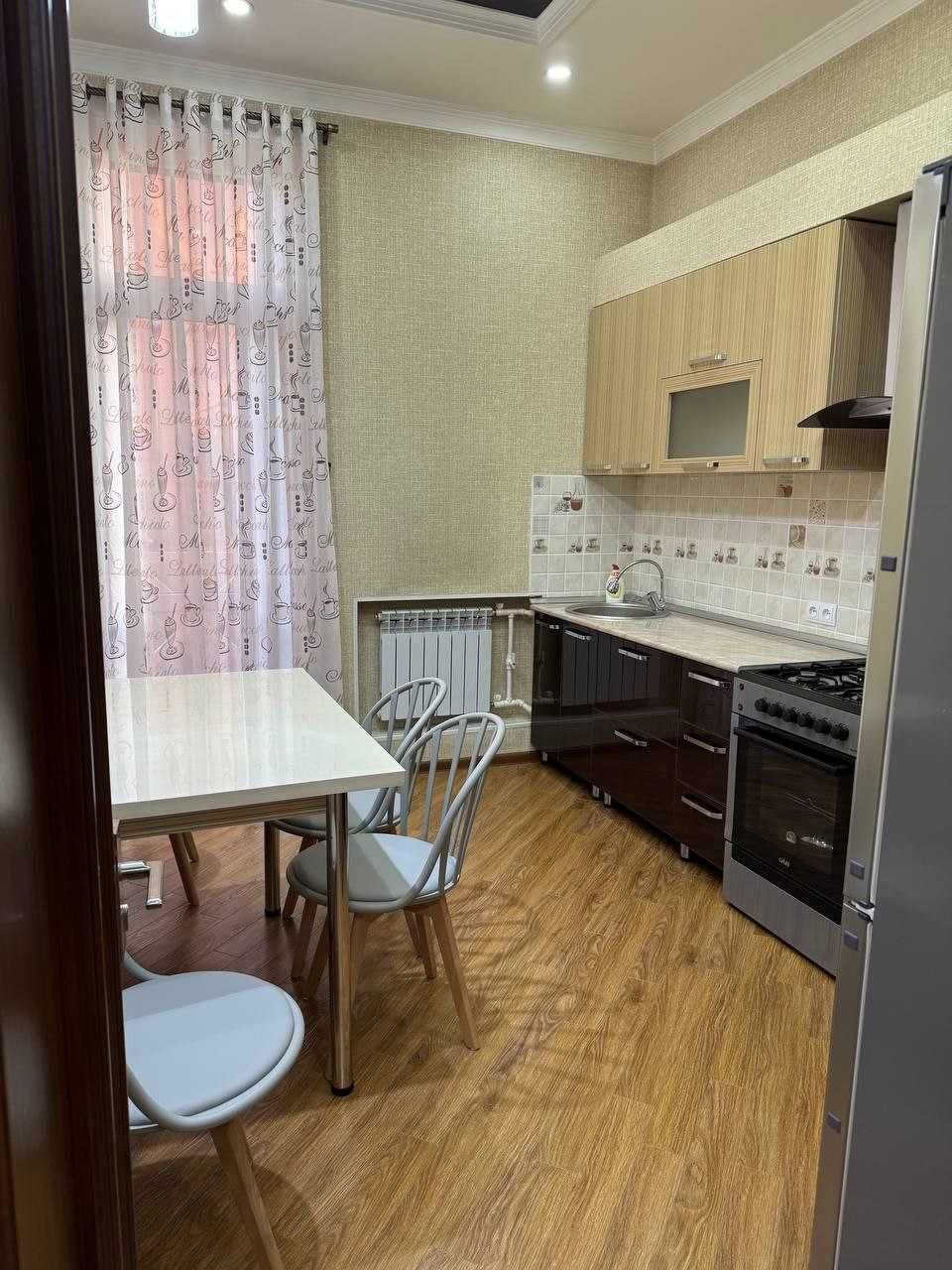 м.Ойбек ЖК Империал 3-комн 3/10 116 м² 2 с/у ремонт меб/тех охр. двор