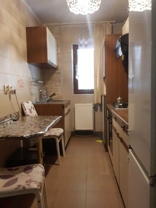 Apartamentde 3 camere semidecomandat Cerna