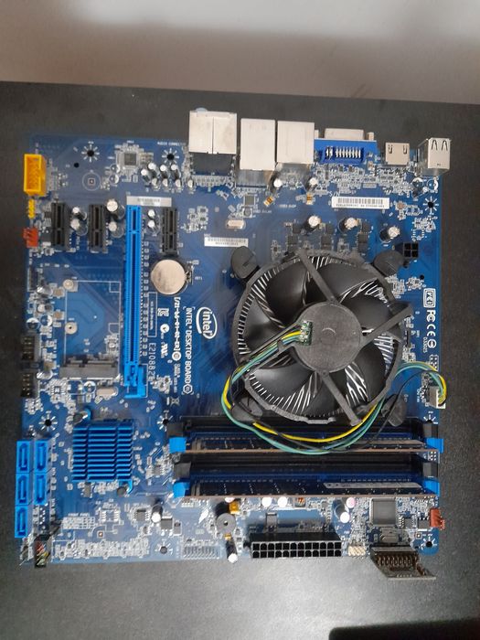 Vând placa de baza intel+procesor+memorie ram+cooler