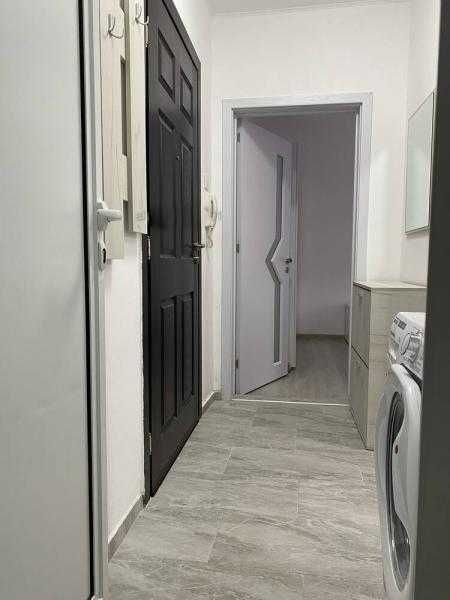 Дава се под наем Двустаен апартамент в Бургас, Център - 52 кв.м за 459 € - Снимка #3