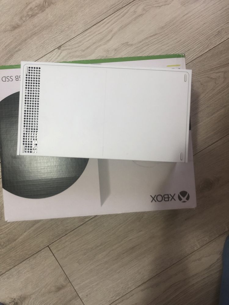 Vand Xbox series S ,nefolosit cu un controler, URGENT!