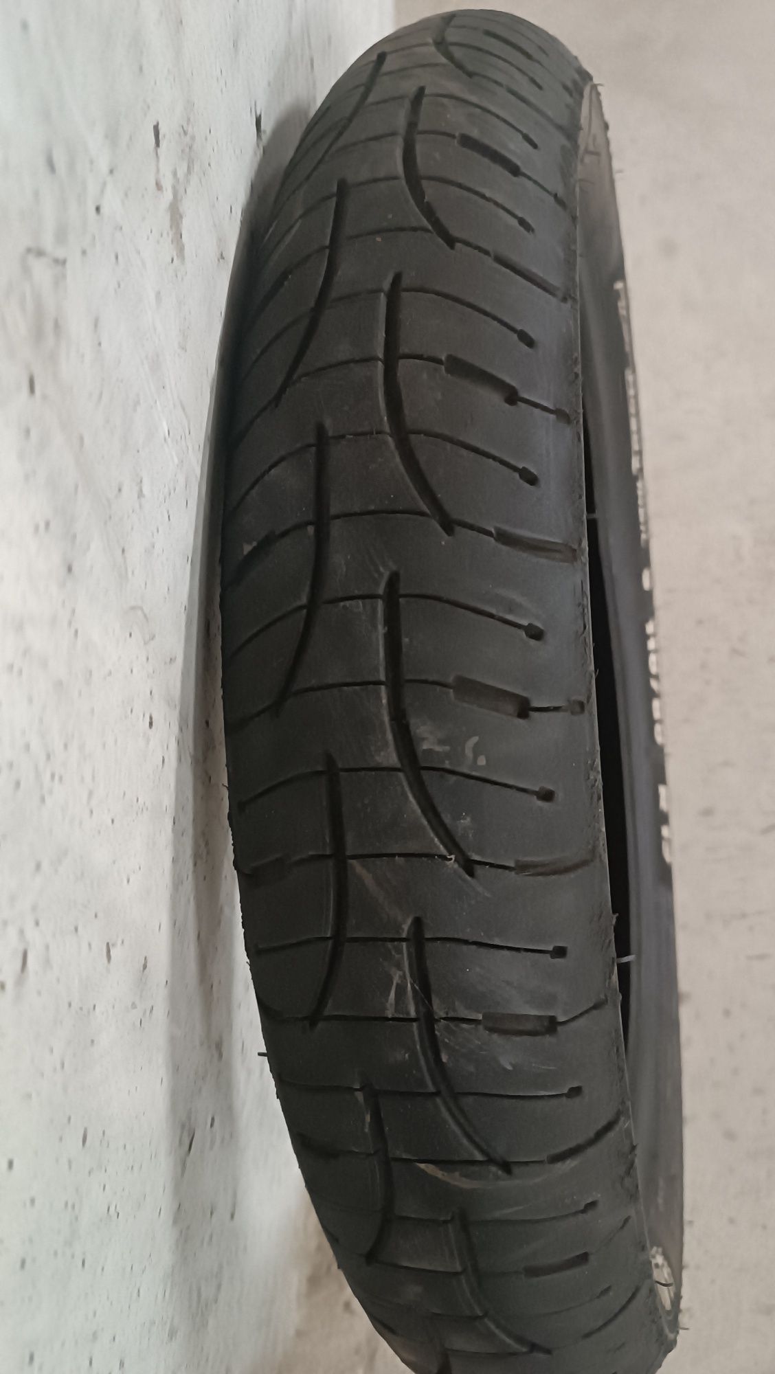 Ветробрани и гардове. Предна гума Michelin