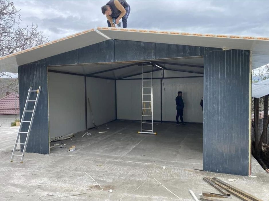 Vand casa pe structura metalica de locuit