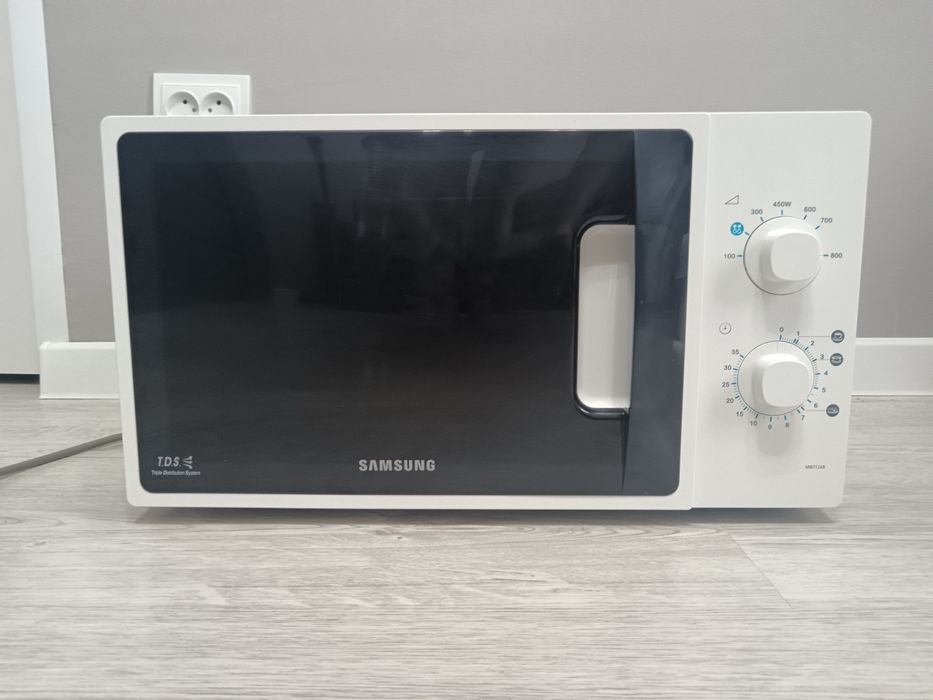 Продам микроволновку Samsung