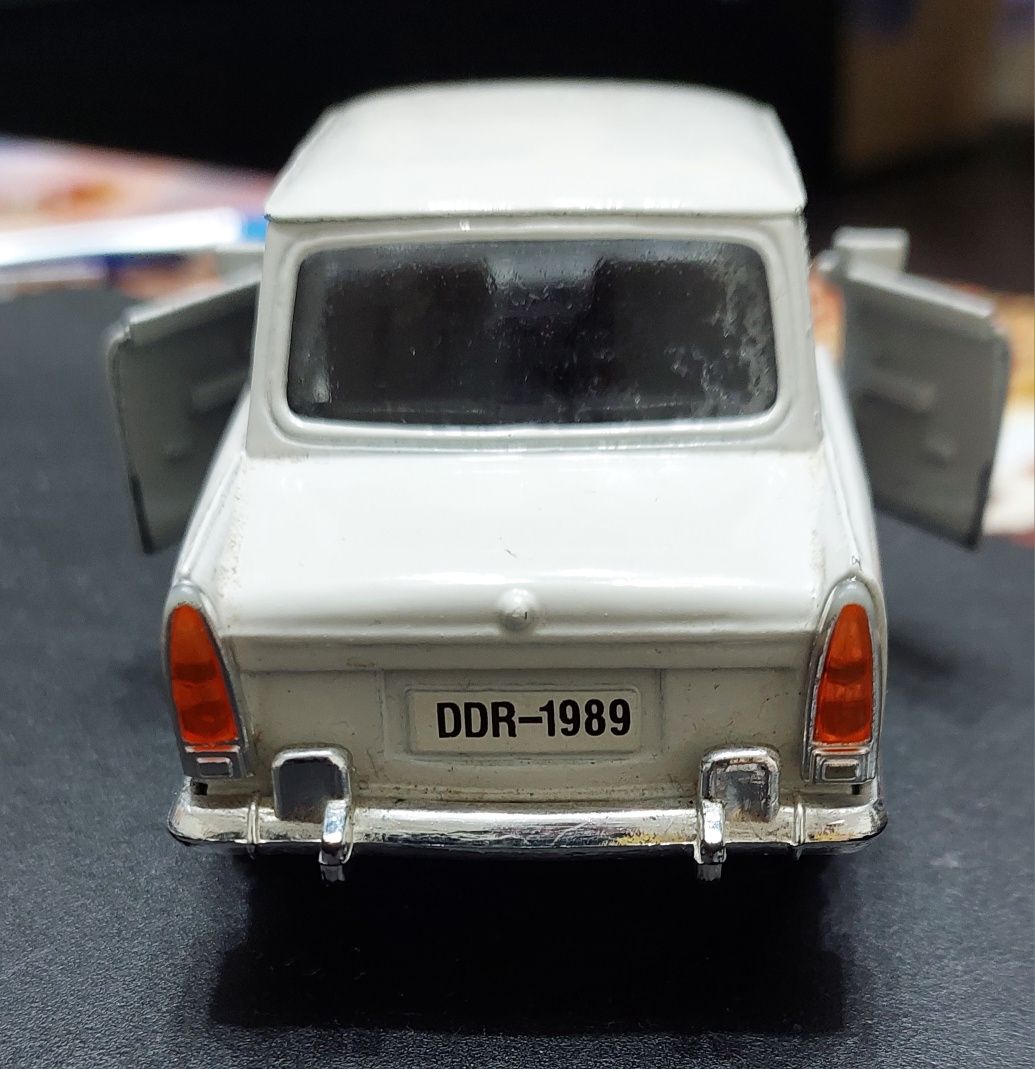 Vind Macheta metalica 1:34 Trabant