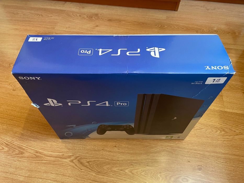PlayStation 4 PRO 1TB, два джойстика, 5 игри, оригинална опаковка
