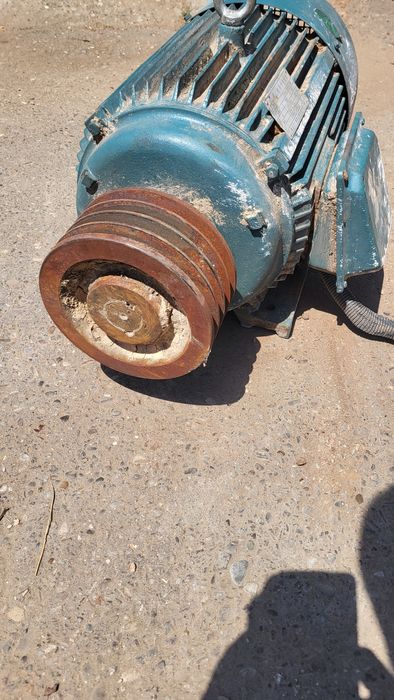 Vînd motor electric 15kw 1460rtm 380v