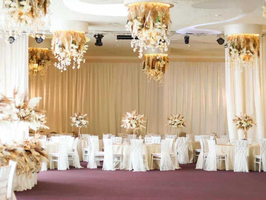 Fundaluri Foto & Decoruri Premium pentru Evenimente de Poveste