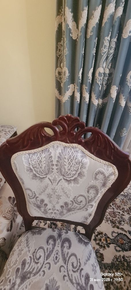 Стол со стульями 20 шт