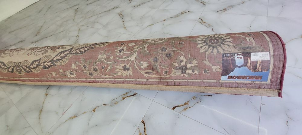 Гилам сотилади Хукмдор 5х4 2та бор