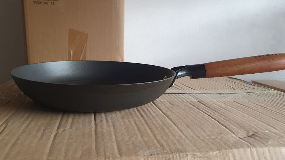 Tigaie fonta usoara tip fagure, Lätt Home, invelis antiaderent