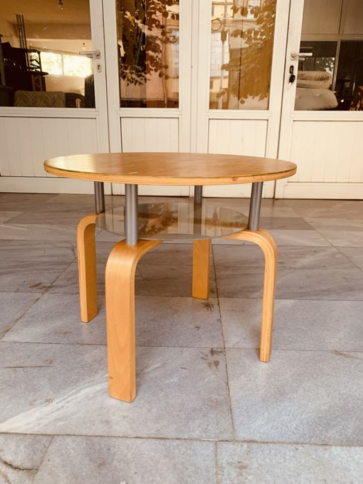 Скандинавска холна/кафе маса – огънати крака, дърво + метал