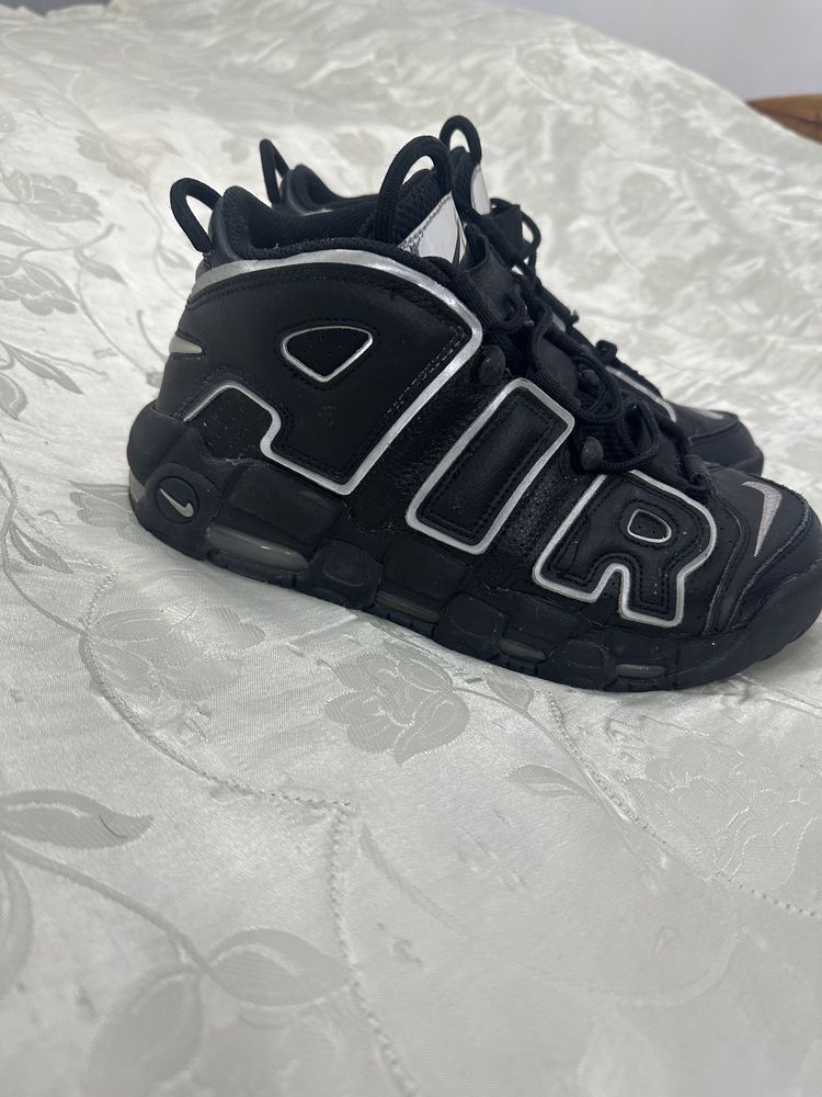 nike uptempo.