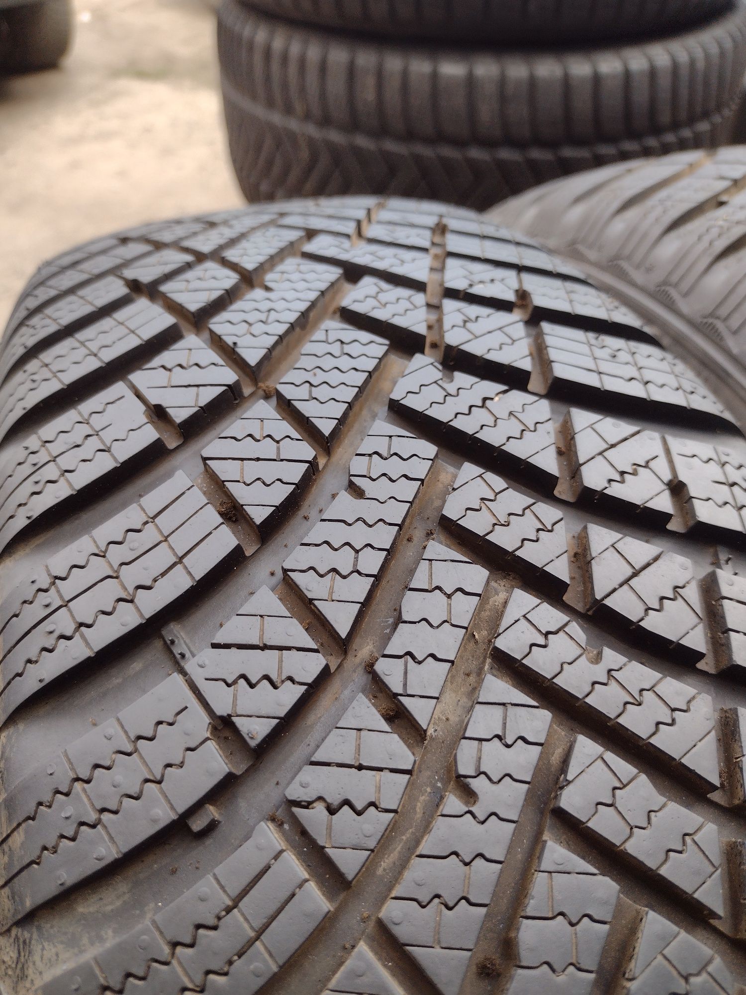 Почти нови 4бр.215/70/16 Hankook RS3 dot2223