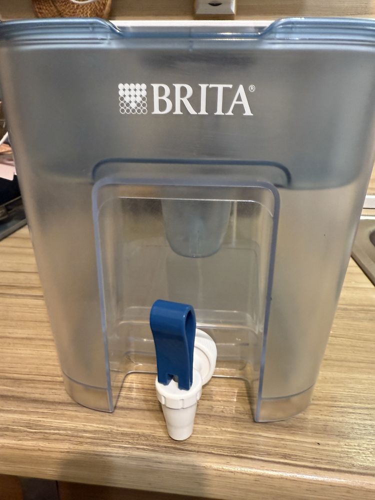 Филтриращ диспенсър за вода Brita