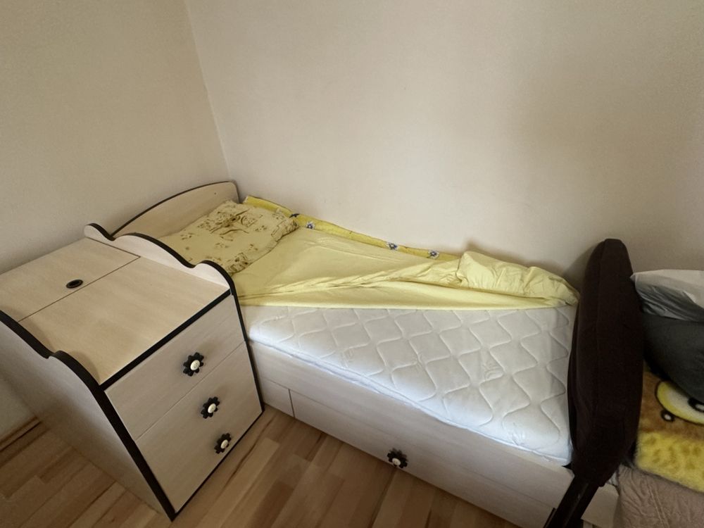 Детско легло+матраци с люлка за бебе и по големи деца две легла в едно