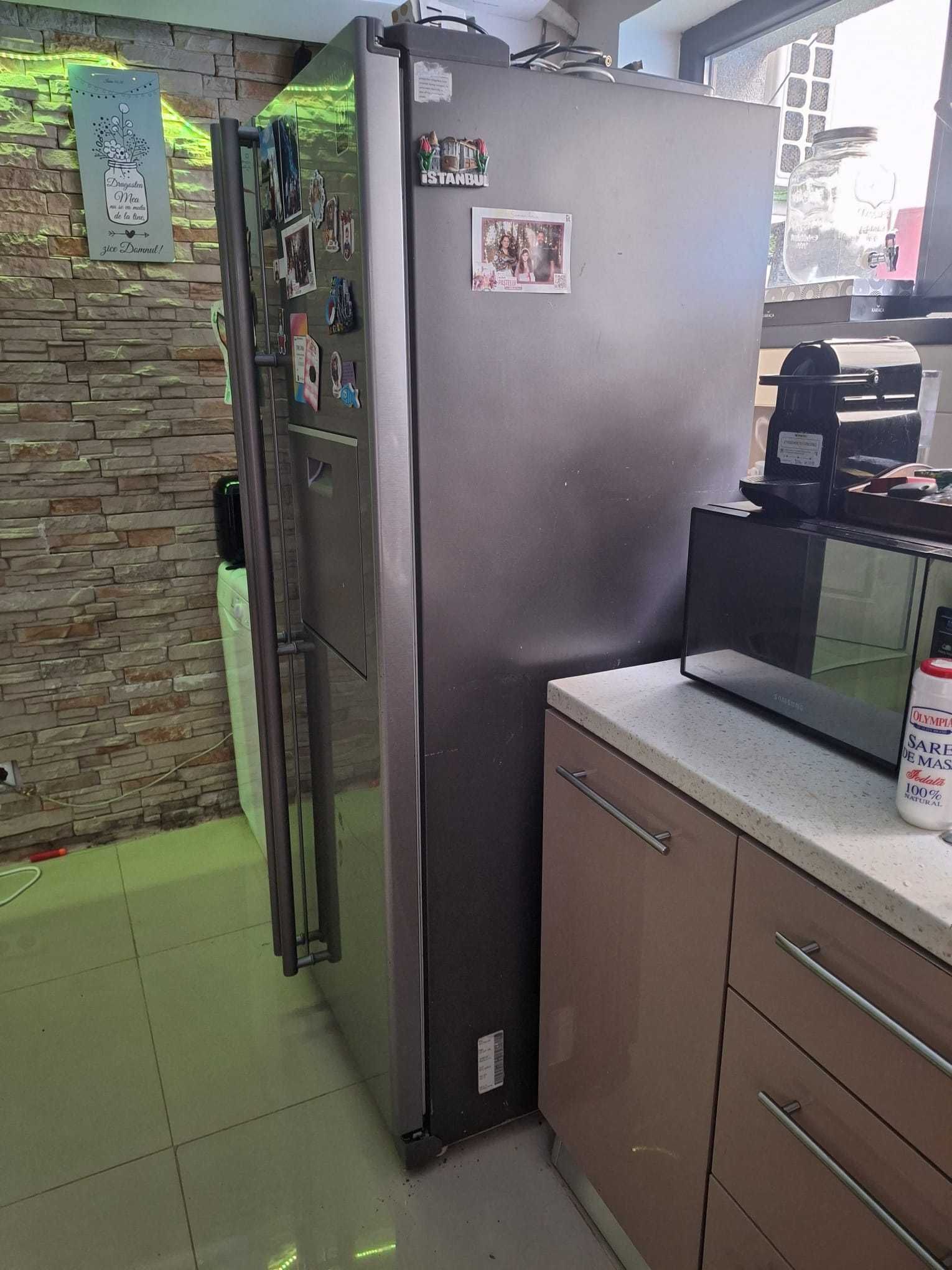 Frigider Samsung side by side cu aparat de facut gheata si apa defect