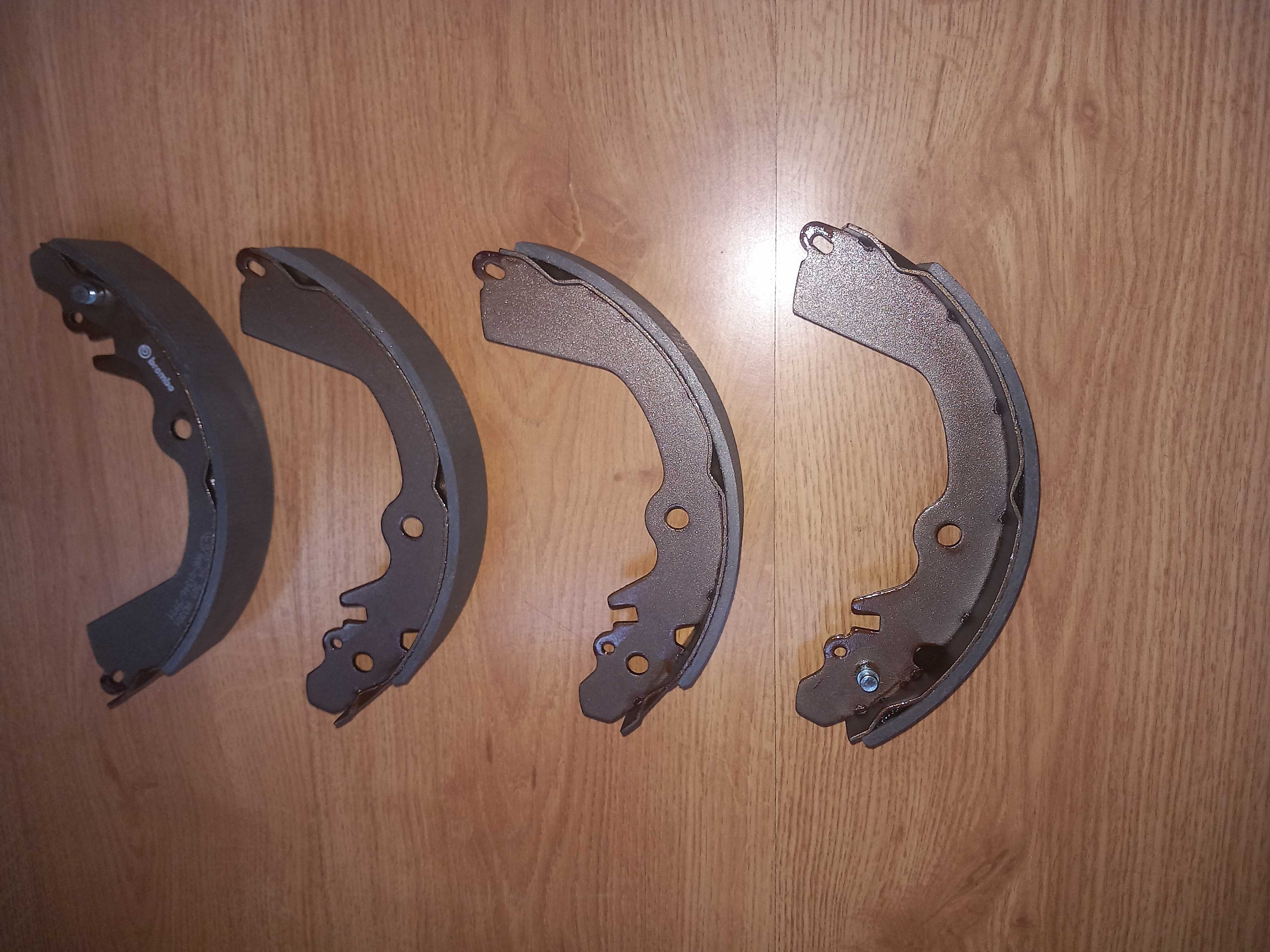 Накладки за Mitsubishi Carisma