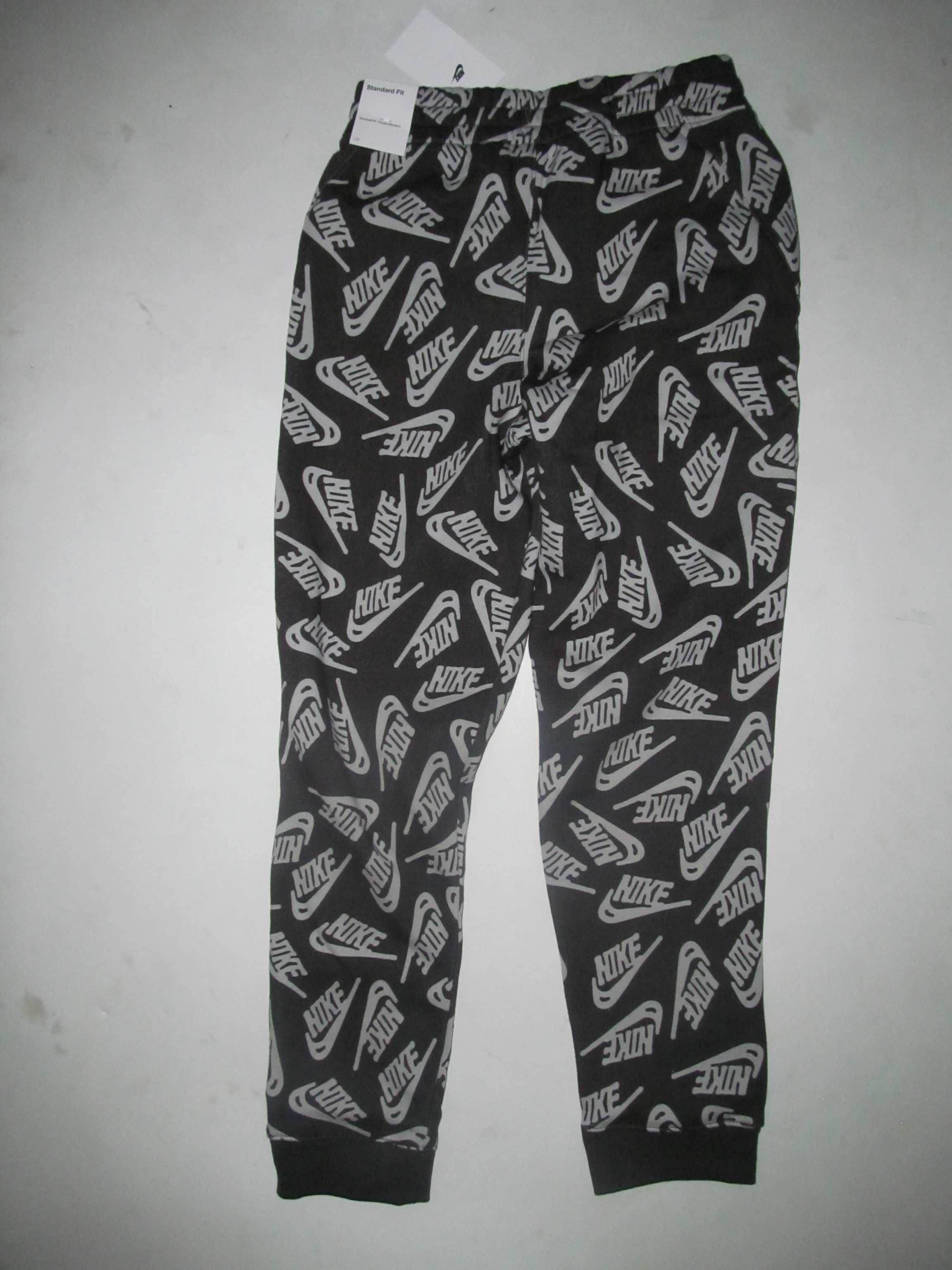 Nike Fleece AOP Jogger долнище за деца(14-18 години) от Сащ