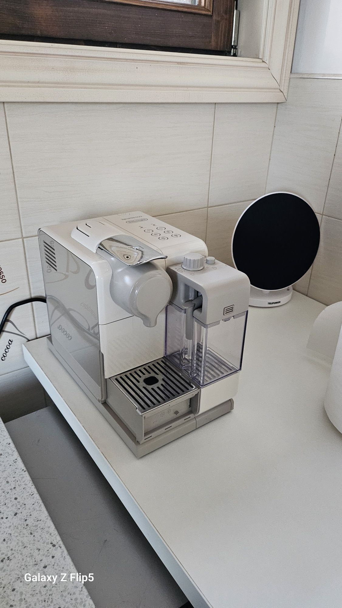 Delonghi nespresso capsule cu dozator de spumare a laptelui! Impecabil