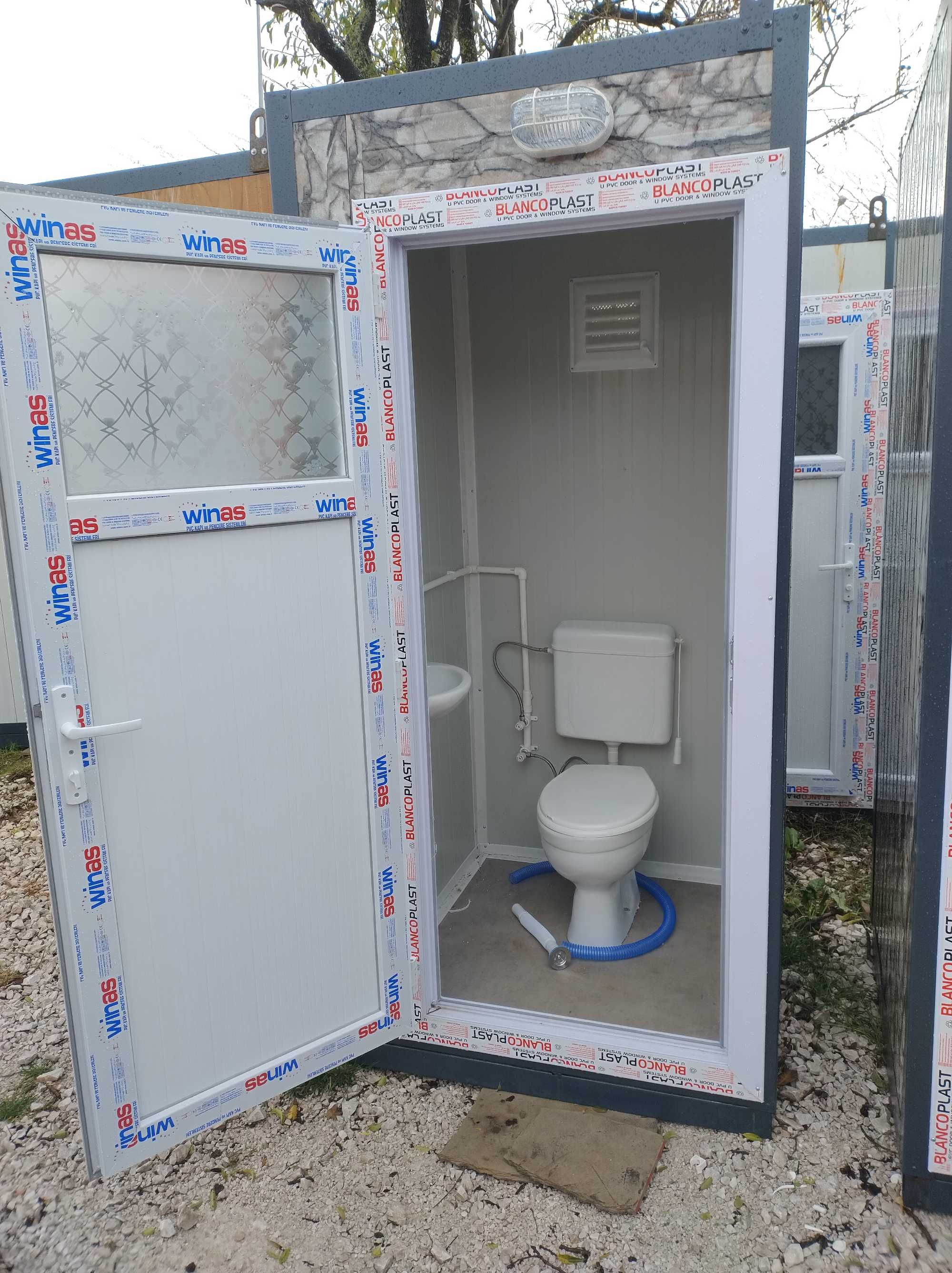 Мобилна тоалетна,Баня с тоалетна