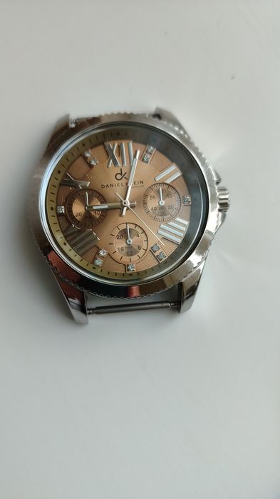 Продам  часы  бу носила не часто  состояние хорошее  10000  покупала