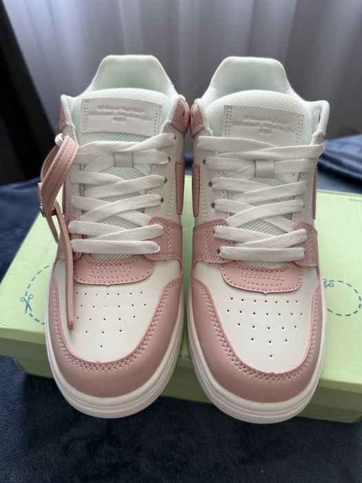 Off White ‘Out of office’ // Premium