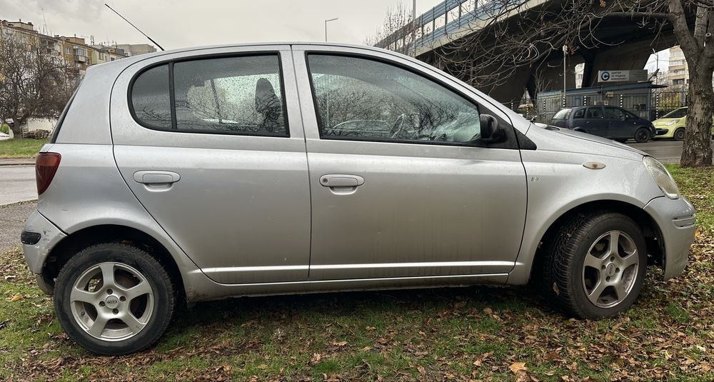 Продавам Toyota Yaris 2005 1.0vvt-i бензин