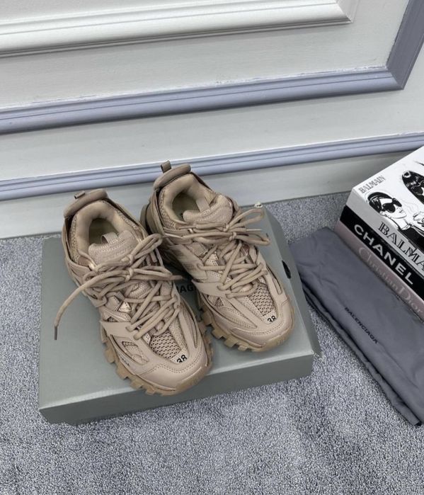 Balenciaga track - бежови