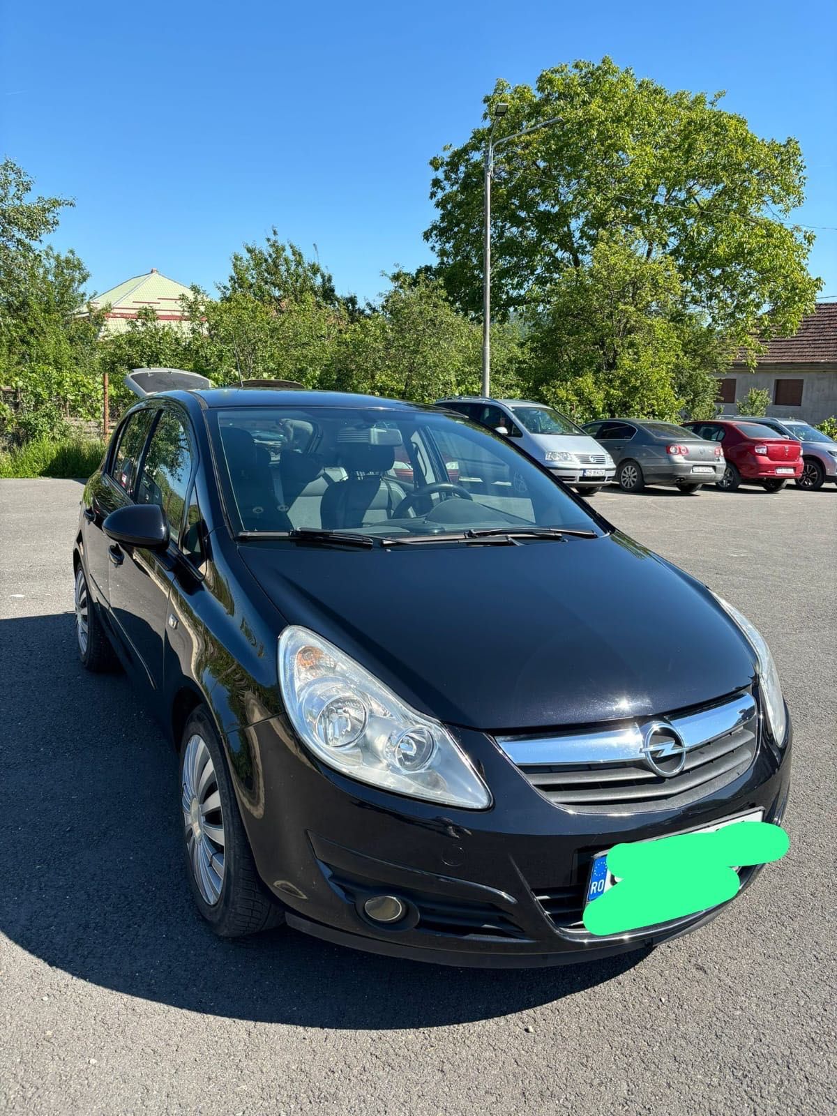 Vând Opel corsa pe benzină .