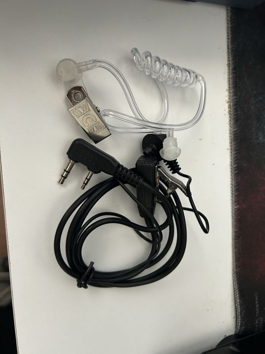 Продавам два броя радиостанция Baofeng BF-9700 с два броя слушалки