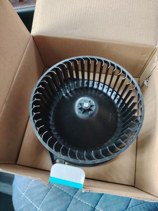 Продам моторчик отопителя Ниссан Максима а32