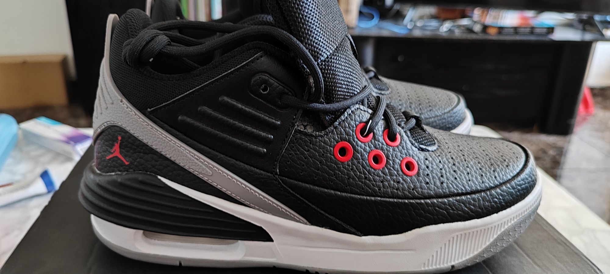 Юношески маратонки Jordan Max Aura 5