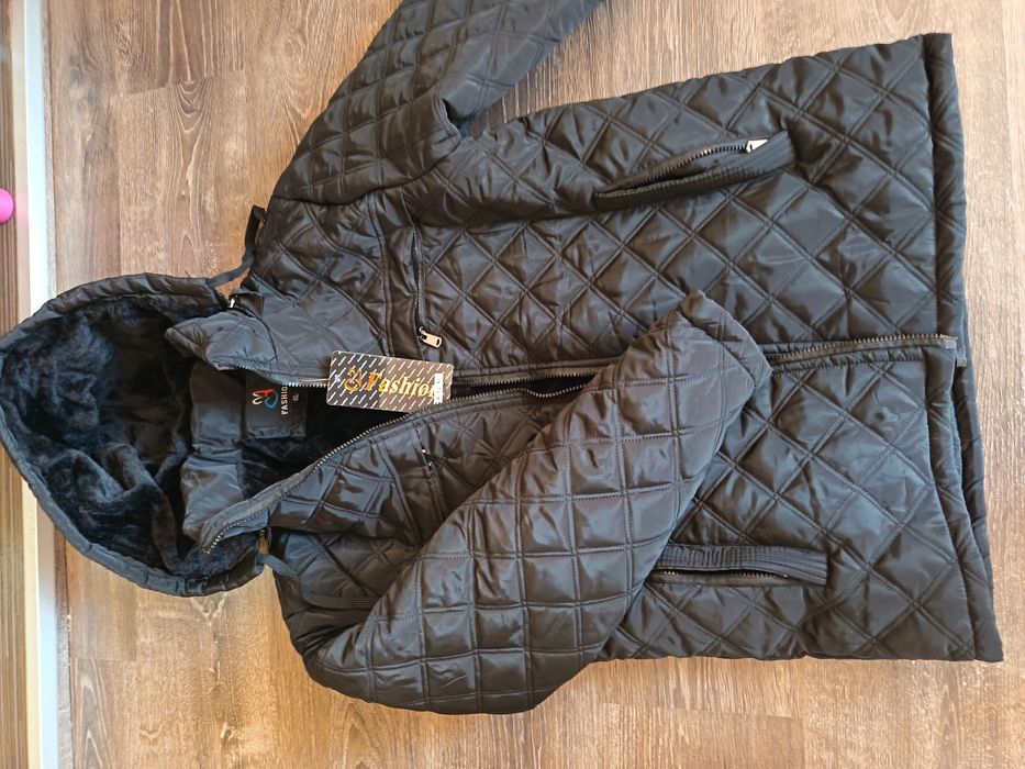 Ново мъжко яке по етикет е размер ХЛ но според мен отговаря на Л.