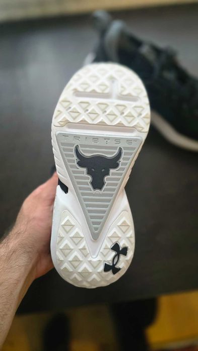 ПРОДАВАМ маратонки Under Armour,   модел Project Rock 5